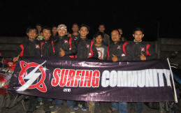 Surfing Community Kompak di Pekerjaan Solid Dalam Komunitas