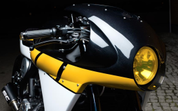 Modifikasi Motor Yamaha Vmax Menjadi Motor Balap Tahun 70-an