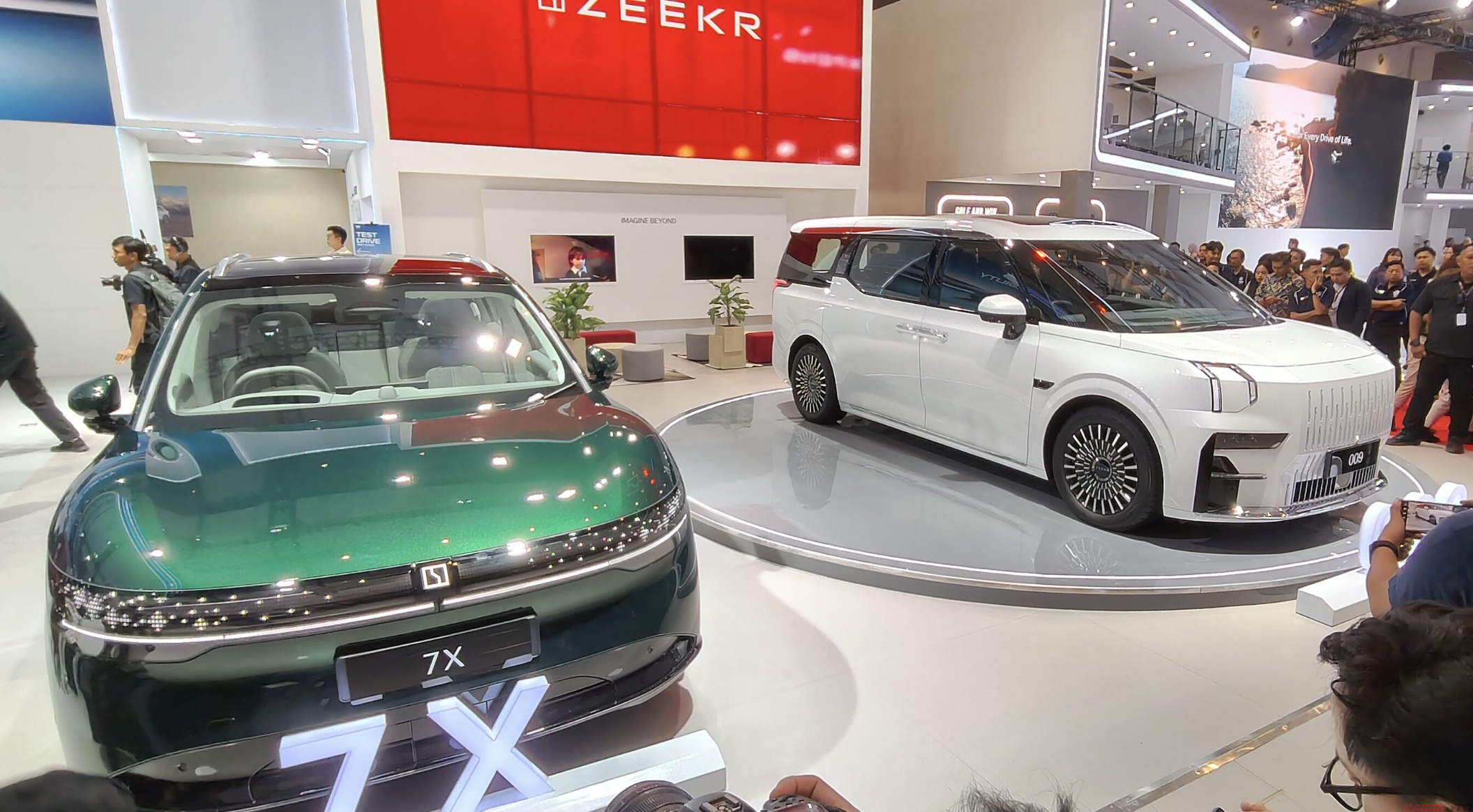 Geely Indonesia Bawa Zeekr 009 dan Zeekr 7X, EV Premium Harga Mulai Rp1,1 Miliar