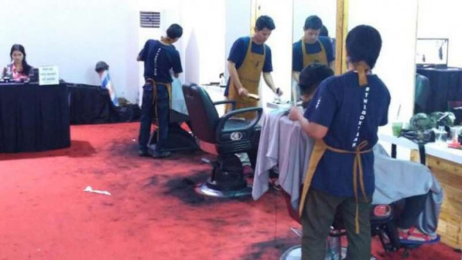 Dari Cukur Rambut Bayar Suka Rela Hingga Mobil Bermuka Dua Ada di IIMS 2018
