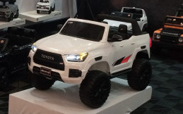 Sayang Anak di GJAW 2024, Ini Harga Mobil-mobilan Toyota Hilux Baru dari SHP Toys