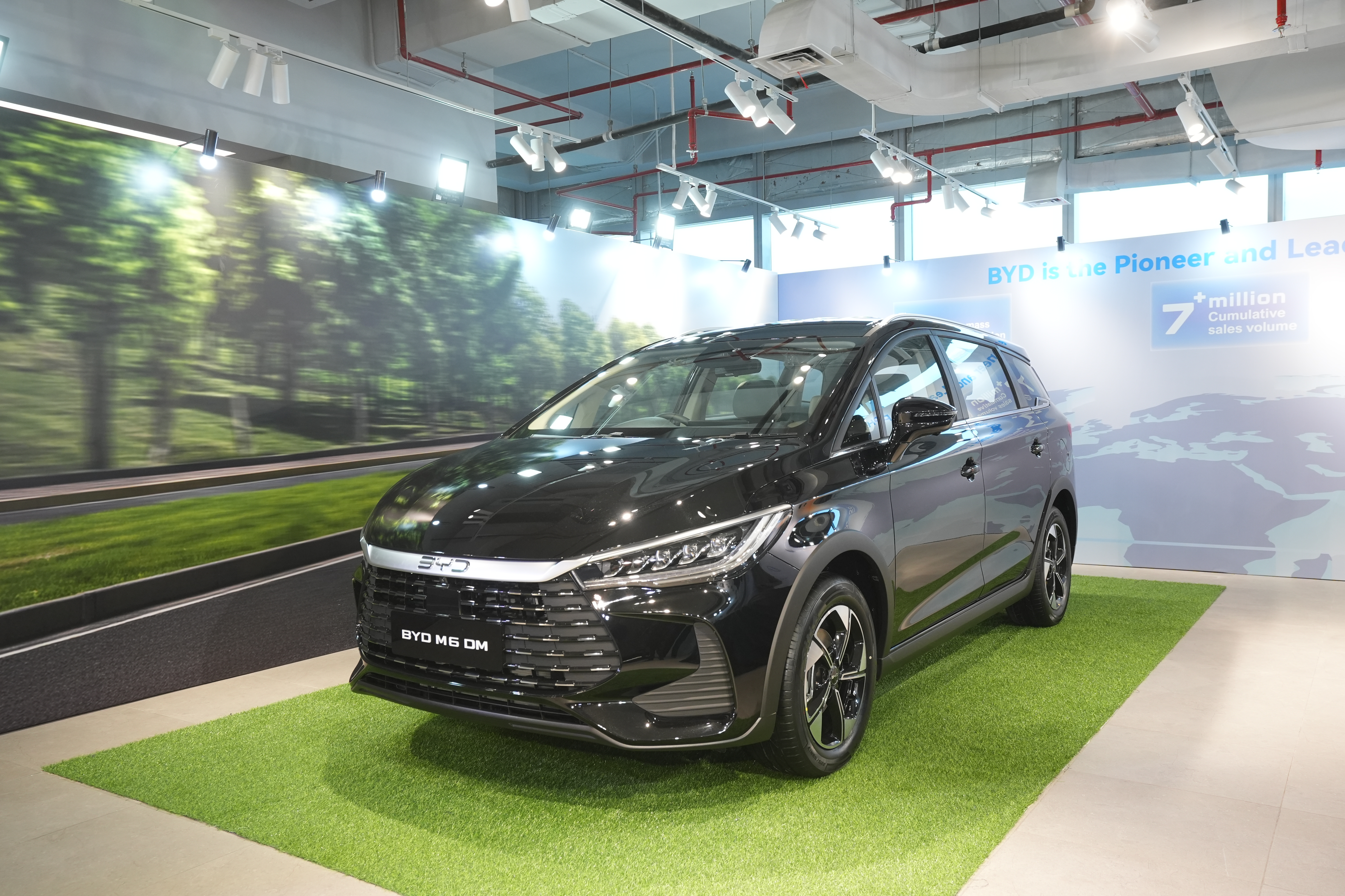 BYD M6 DM PHEV Hadir di Indonesia, Ini Kelebihannya
