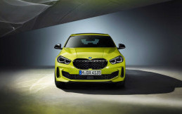 BMW M135i xDrive Mendapat Peningkatan dan Warna Baru