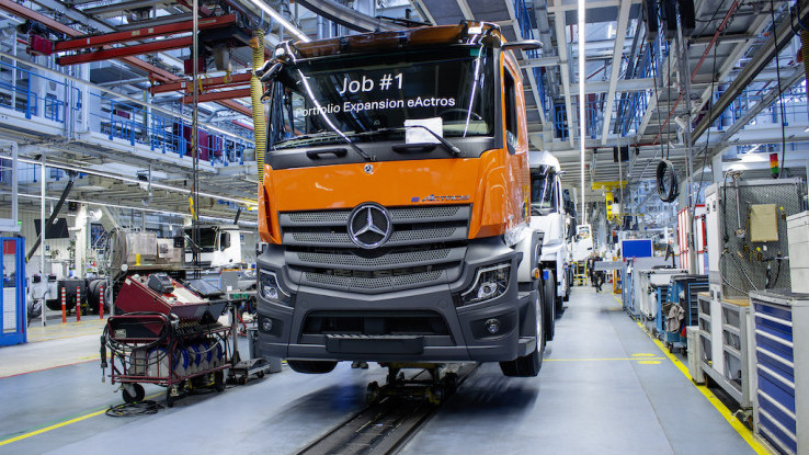 Mercedes-Benz eActros 400 Generasi Kedua Mulai Produksi Perdana