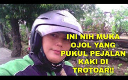 Saktinya Emak-Emak, Lewati Trotoar dan Pukul Pejalan Kaki