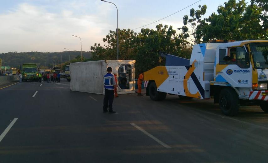 Truk Terguling di Tol Cipularang, Hati-hati Ada Pengalihan Arus Lalu Lintas