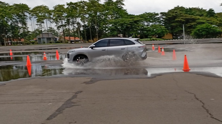 First Drive Lepas L8, Performa Impresif Namun Ada yang Janggal