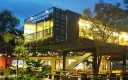 District 7 Resto Cozy Favoritnya Komunitas 