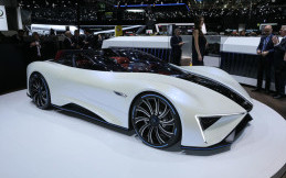 Ren Supercar Hybrid Menyapa Publik Otomotif Dunia