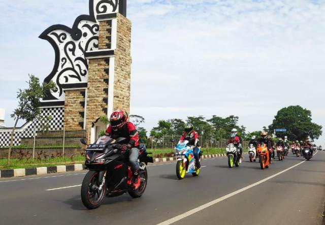 Honda Ajak 70 Bikers Rasakan Sensasi Mengendari All New CBR250RR