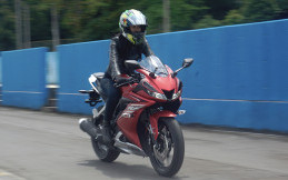 Testimoni Lady Biker Setelah Coba All New Yamaha R15