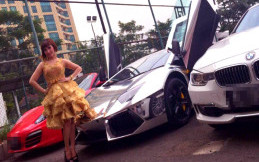Sport Car Miliaran Rupiah Koleksi Roro Fitria