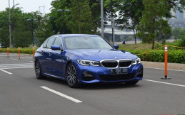 Fitur Canggih Ini Bisa Bikin BMW Seri 3 G20 Berjalan Mundur Sendiri Sejauh 50 Meter