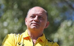Team Principal Renault Mundur