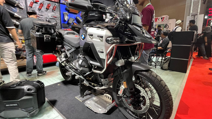 SW-Mototech Hadirkan Crash Bar, Tank Bag untuk Pecinta Touring