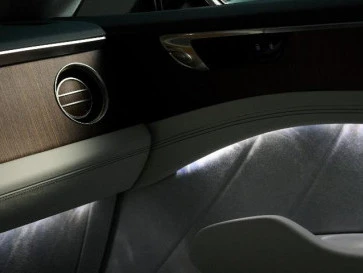 Intip Rumitnya Pengerjaan Kabin Premium Bentley
