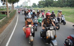 Serunya 'Motoran Teros' di Hari Kemerdekaan Indonesia Pakai Kostum Nasional