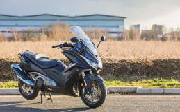 Kymco Luncurkan Skuter AK550 Bertenaga Besar dan Canggih