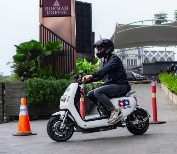 Modifikasi Motor Listrik Bisa Kejar Moge 600 cc, Ini Rahasianya!