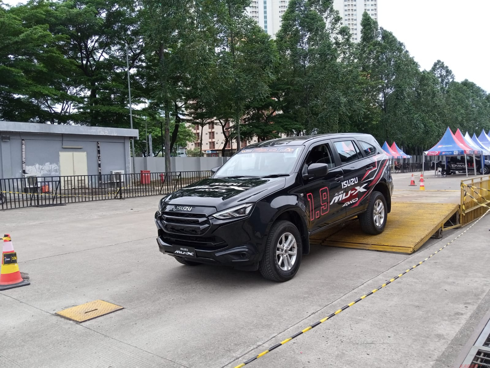 Pengunjung GIIAS 2022 Bisa Test Drive Mobil Listrik di Ruangan
