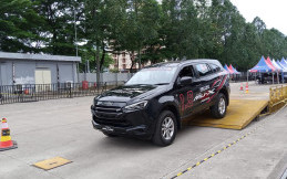 Pengunjung GIIAS 2022 Bisa Test Drive Mobil Listrik di Ruangan