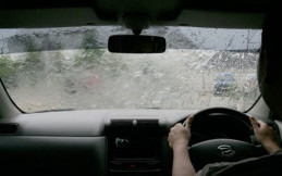 Tips Berkendara Saat Musim Hujan ala Daihatsu