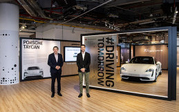 Porsche Bikin Pameran Sejarah di Bandara Jewel Changi