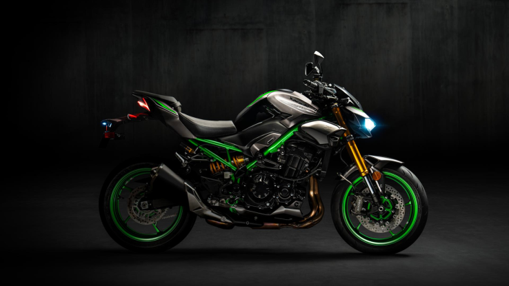 Kawasaki Z900 dan Z900 SE 2025 Lebih Irit, Canggih dan Bertenaga 