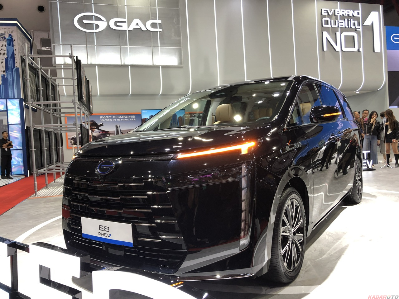 GAC E8 Diperkenalkan, Mulai Pancing Pasar MPV Hybrid 7-Seater