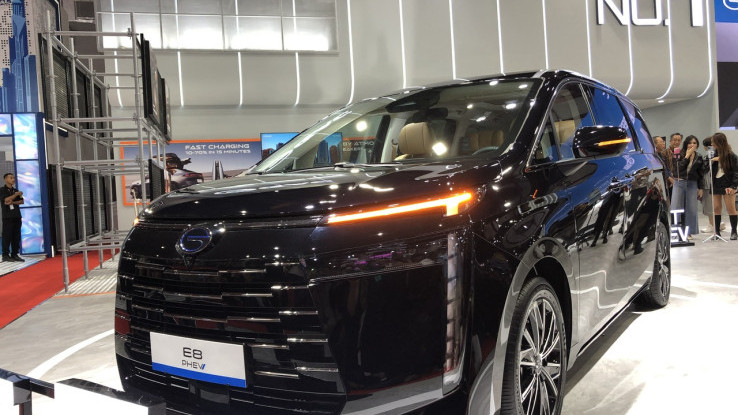 GAC E8 Diperkenalkan, Mulai Pancing Pasar MPV Hybrid 7-Seater