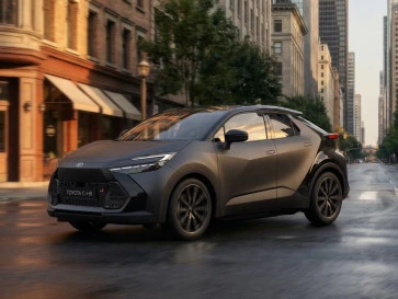 Toyota C-HR GR Sport Tampil Menawan di Perayaan Satu Dekade
