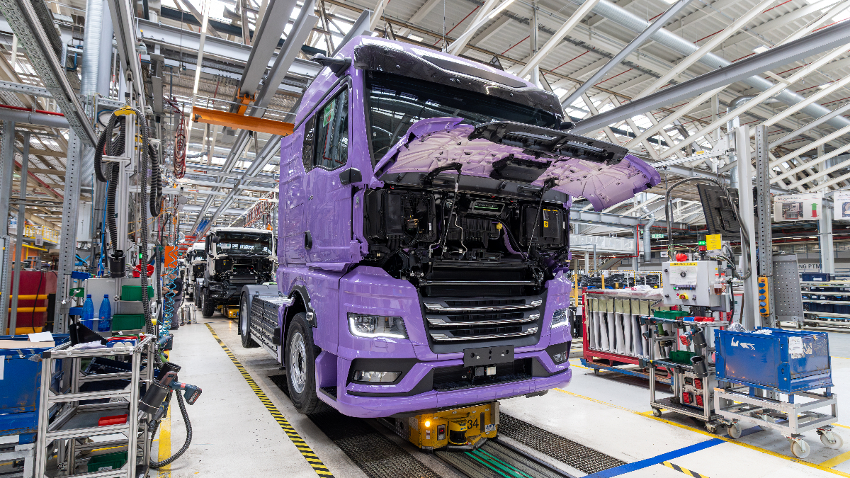 MAN Sukses Produksi 1.300 Unit Truk Listrik Dalam Setahun