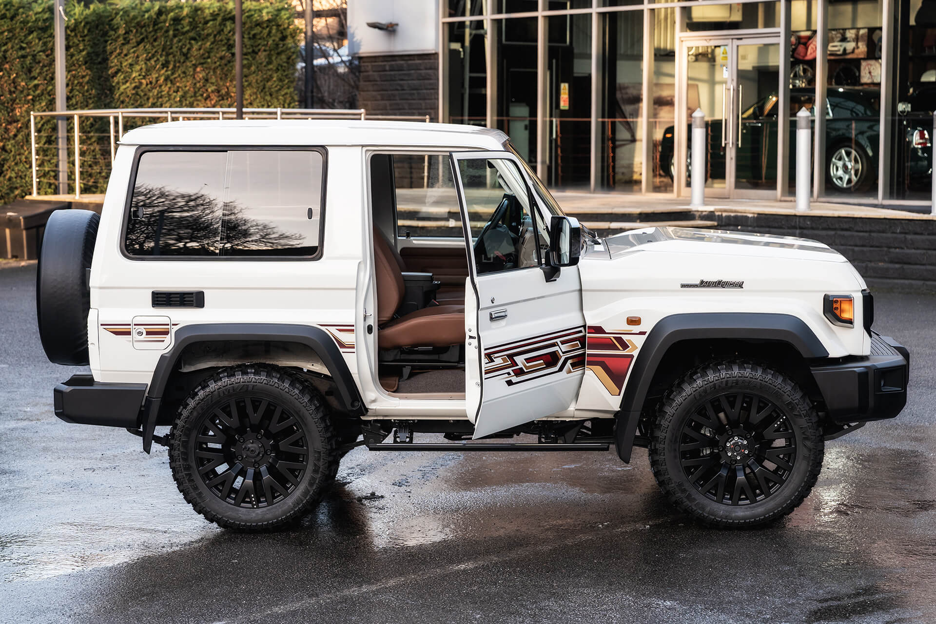 Side Steps Electric Toyota Land Cruiser Seri 70 Bisa Dipinang