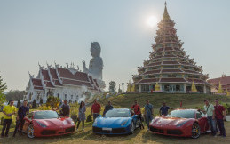 Pemilik dan Calon Pembeli Ferarri Test Drive Di di Chiang Rai Thailand