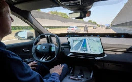 BMW Rilis BMW Maps dengan Driver Assistance di Operating System X