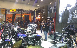 Asyiikk, Beli Harley-Davidson di GIIAS Enggak Pakai Bunga