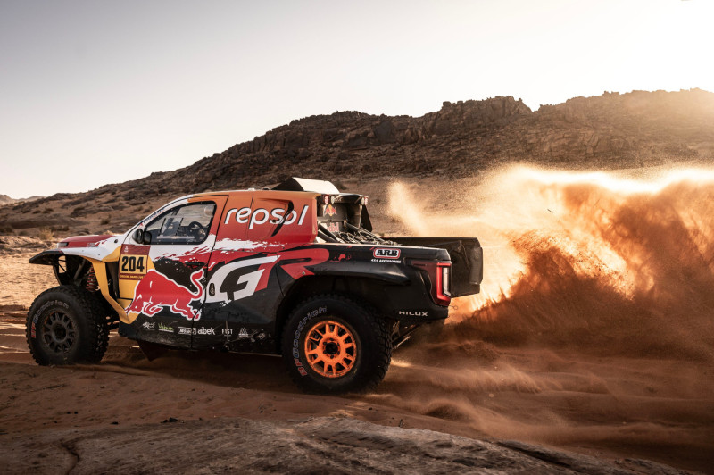 Toyota Gazoo Racing W2RC Unjuk Gigi, Memimpin Rally Dakar 2026