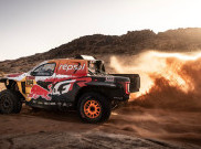 Toyota Gazoo Racing W2RC Unjuk Gigi, Memimpin Rally Dakar 2026