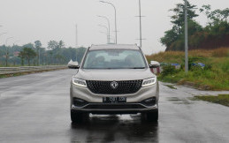 Ini Kecepatan Ideal dan Aman Bagi Pengemudi Mobil Saat Berkendara di Musim Hujan