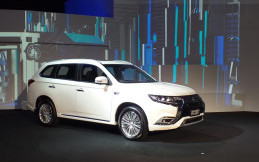 Banderol Harga Mitsubishi New Outlander PHEV Mencapai Rp1,3 Miliar