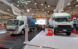 Isuzu Tampilkan Elf Electric Vehichle di GIIAS 2022