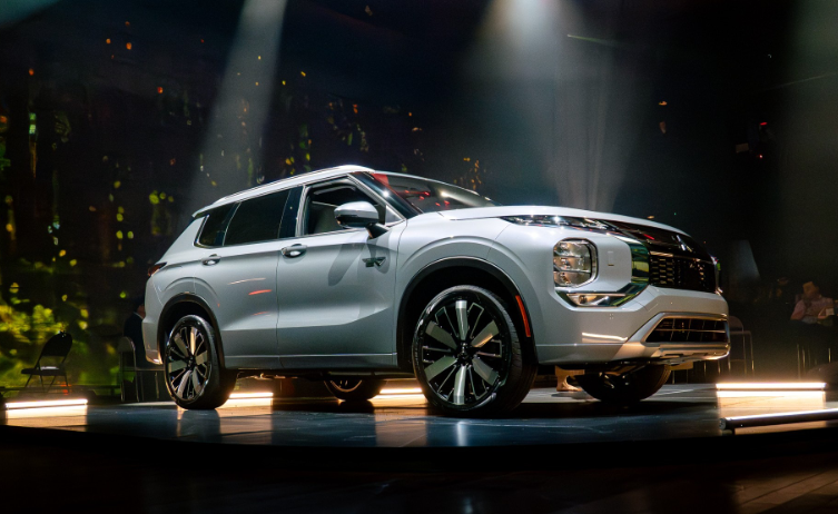 Resmi Meluncur, Intip Spesifikasi dan Harga Mitsubishi Outlander PHEV Terbaru