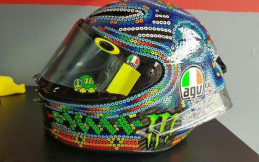 Rossi Pakai Helm Unik di Sepang