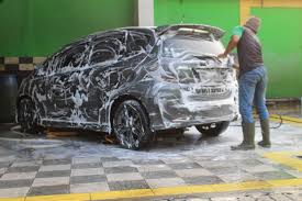 Mencuci Mobil di Musim Hujan Justru Bawa Dampak Buruk