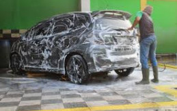 Mencuci Mobil di Musim Hujan Justru Bawa Dampak Buruk
