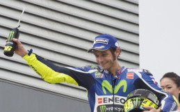 Rossi Girang Lorenzo Bercerai Dengan Yamaha, Apa Alasannya?