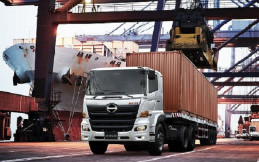 Hino Beri Potongan Biaya Servis Truk dan Pembelian Suku Cadang
