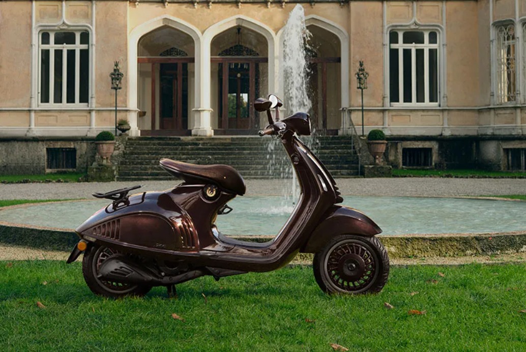 Rayakan Tahun Kuda, Piaggio Luncurkan Vespa 946 Horse