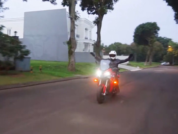 Touring Pakai Lampu Hazard, Jangan Norak, Sob!