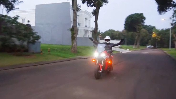 Touring Pakai Lampu Hazard, Jangan Norak, Sob!